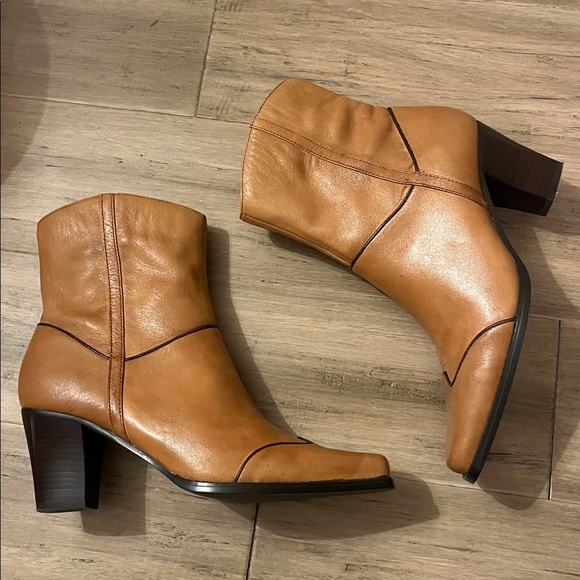 New Coldwater Creek Tan Leather Ankle Boots Booties 7M - Picture 2 of 5